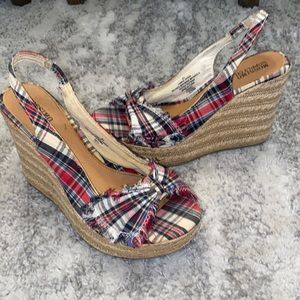 Strappy Wedges. ❤️❤️